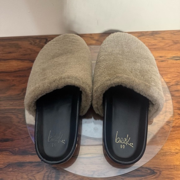 BEEK Flufftail Shearling Slide - Picture 10 of 16